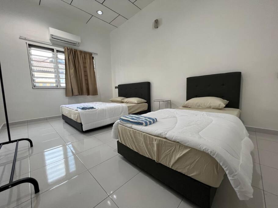 M Guest House2 Muar Exterior photo