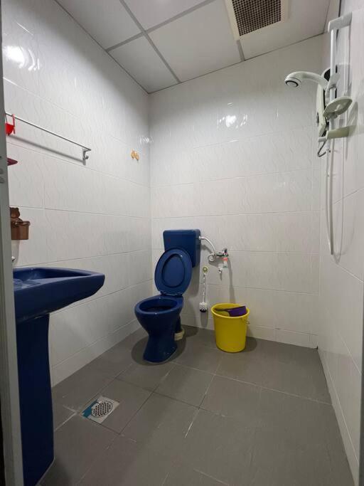 M Guest House2 Muar Exterior photo