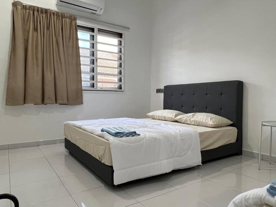 M Guest House2 Muar Exterior photo