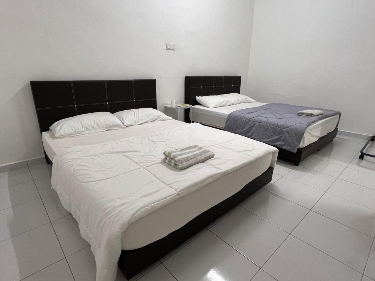 M Guest House2 Muar Exterior photo